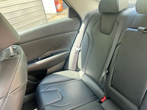 Used 2025 Hyundai Elantra Limited image 35