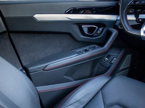 Used 2020 Lamborghini Urus image 19