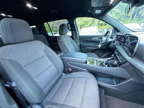 Used 2024 Chevrolet Traverse LT FWD image 32