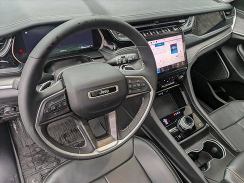 Used 2023 Jeep Grand Cherokee 30th Anniversary image 10