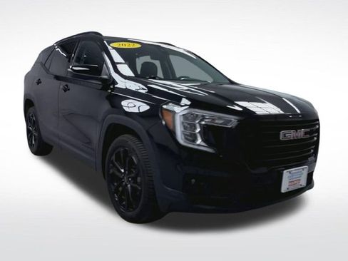 Used 2022 GMC Terrain SLT w/ Infotainment Package II AWD/4WD image 2