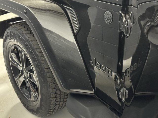 Used 2023 Jeep Wrangler Unlimited Sahara AWD/4WD image 31