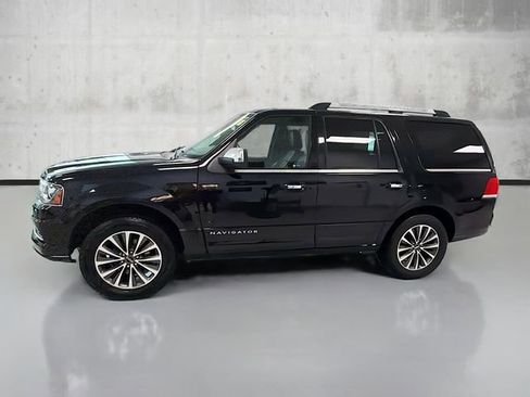 Used 2017 Lincoln Navigator Select image 8