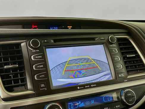 Used 2019 Toyota Highlander Limited FWD image 23