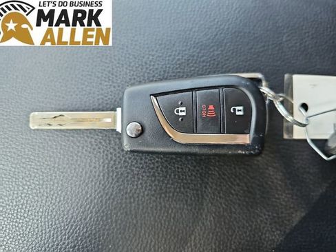 Used 2025 Toyota RAV4 LE AWD/4WD image 34