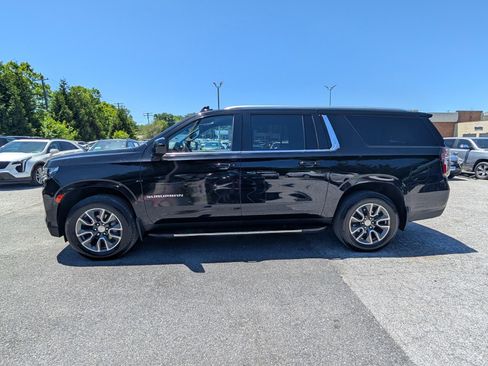 Used 2021 Chevrolet Suburban LS RWD image 2