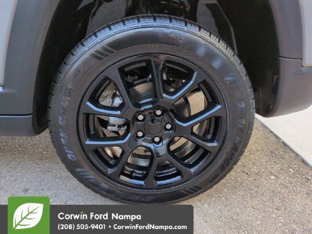 Used 2023 Jeep Compass Latitude w/ Convenience Group AWD/4WD image 32
