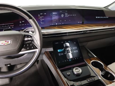Used 2025 Cadillac Escalade Sport Platinum AWD/4WD image 5