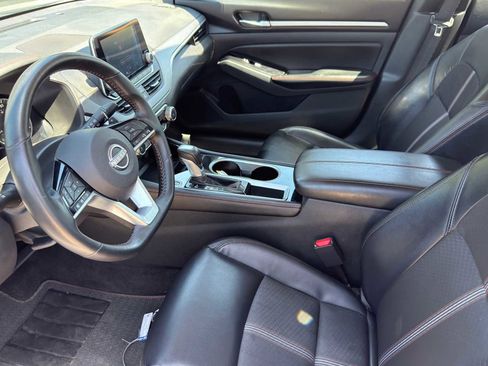 Used 2025 Nissan Altima 2.5 SR FWD image 11