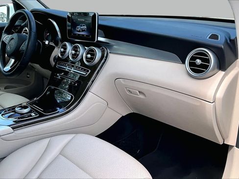 Used 2019 Mercedes-Benz GLC 300 4MATIC image 19