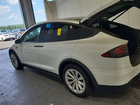 Used 2020 Tesla Model X Long Range AWD/4WD image 3