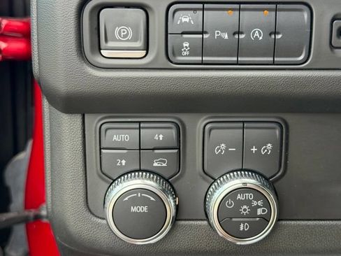 Used 2023 GMC Yukon SLT AWD/4WD image 27