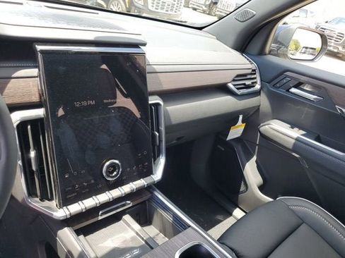 New 2026 GMC Acadia Denali w/ Super Cruise Package FWD image 26