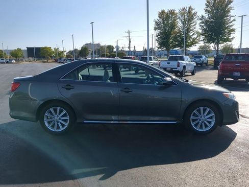Used 2014 Toyota Camry XLE image 6