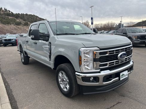 Used 2025 Ford F350 XLT image 4