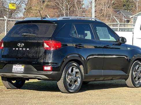 Used 2023 Hyundai Venue SEL image 5