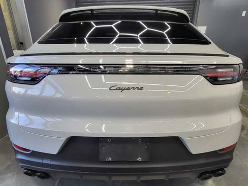 Used 2023 Porsche Cayenne Platinum Edition image 4