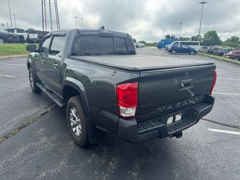 Used 2017 Toyota Tacoma SR5 w/ Tow Package AWD/4WD image 5