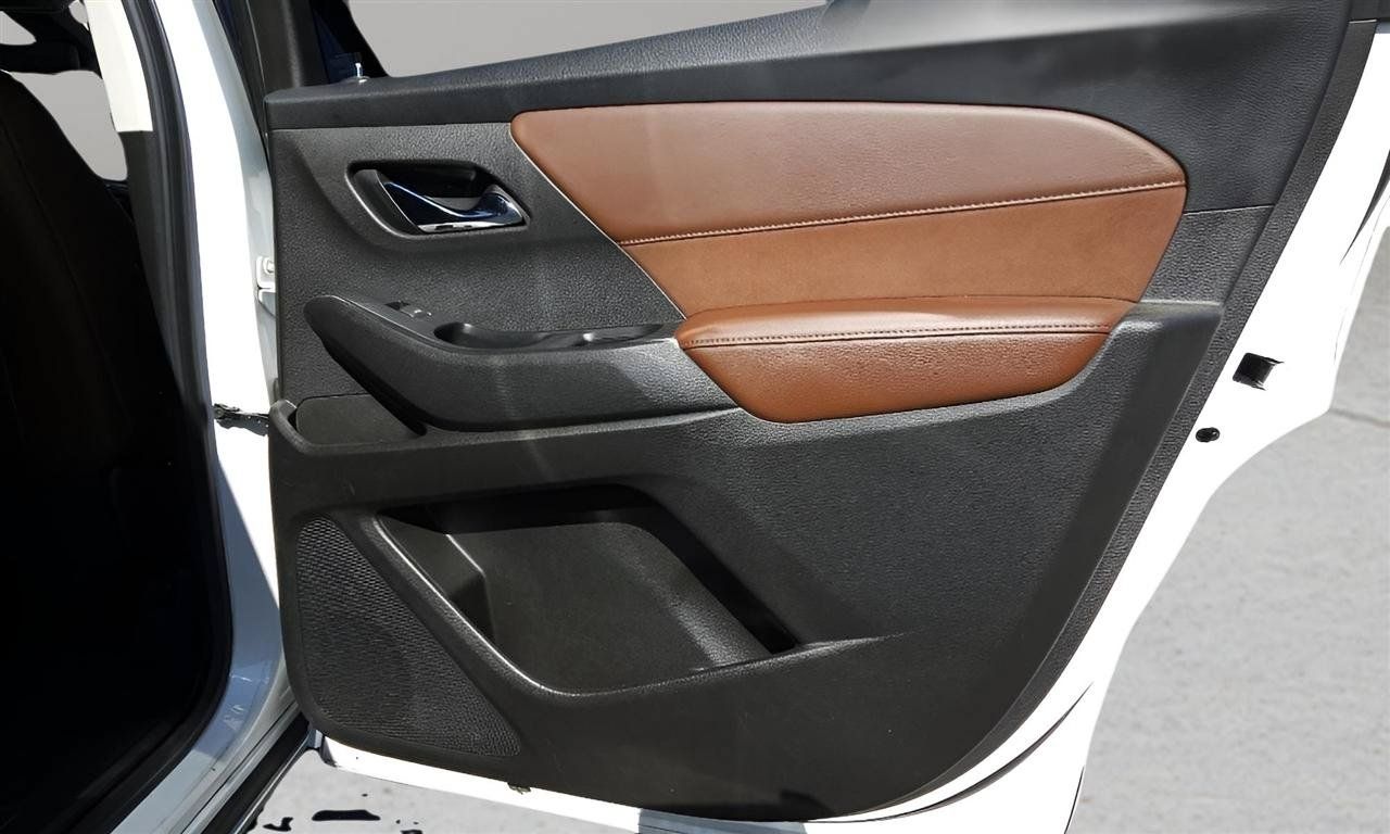 Used 2018 Chevrolet Traverse High Country AWD/4WD image 30