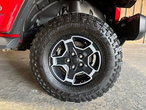 Used 2019 Jeep Wrangler Unlimited Sahara w/ LED Lighting Group image 22