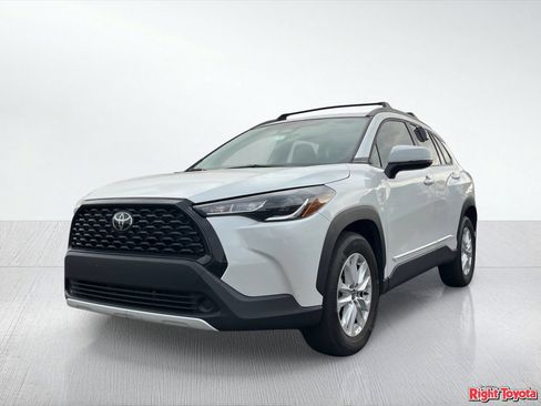 Used 2023 Toyota Corolla Cross LE w/ Moonroof Package AWD/4WD image 2