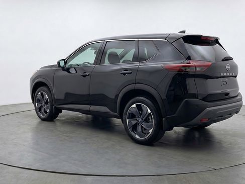 Used 2025 Nissan Rogue SV image 6