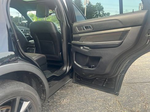 Used 2018 Ford Explorer XLT w/ Equipment Group 202A AWD/4WD image 34