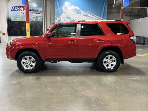 Used 2021 Toyota 4Runner SR5 Premium w/ Moonroof Package AWD/4WD image 2