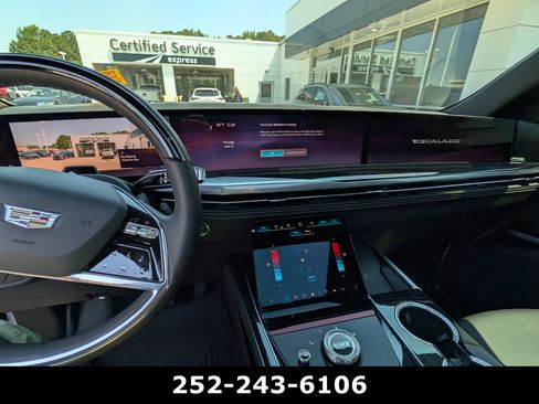 Used 2025 Cadillac Escalade Sport AWD/4WD image 14