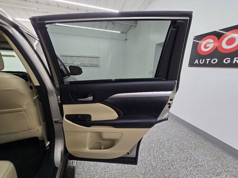 Used 2015 Toyota Highlander XLE FWD image 30