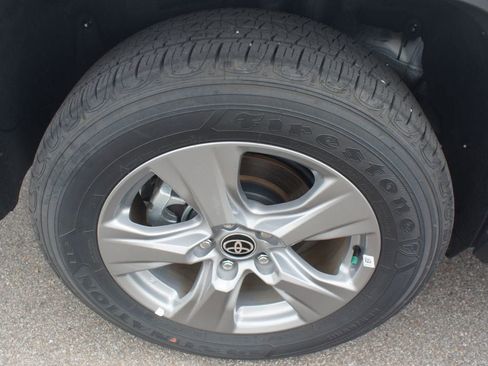 Certified 2025 Toyota RAV4 XLE AWD/4WD image 27