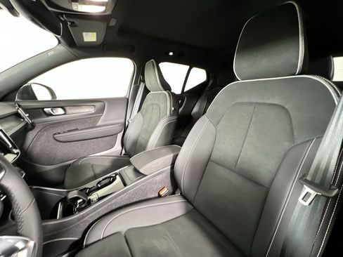 Used 2023 Volvo XC40 Recharge Plus image 15
