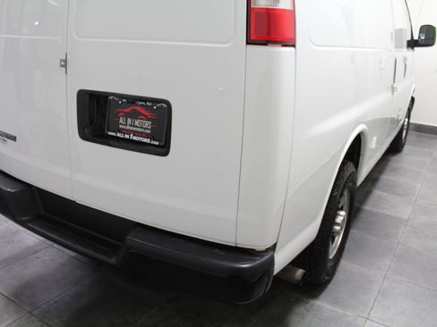 Used 2017 Chevrolet Express 2500 image 8