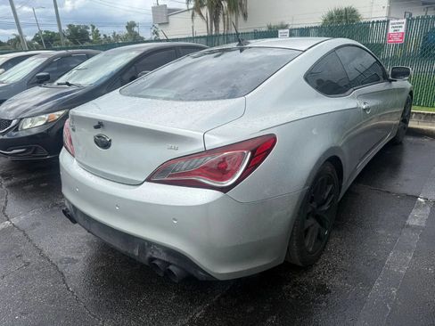 Used 2013 Hyundai Genesis 3.8 RWD image 6