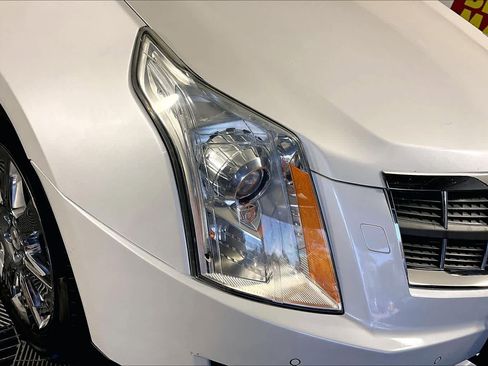 Used 2011 Cadillac SRX Premium image 25