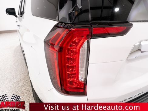 Used 2022 GMC Yukon SLT w/ SLT Premium Package RWD image 9