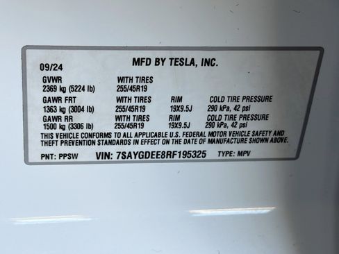 Used 2024 Tesla Model Y Long Range AWD/4WD image 12