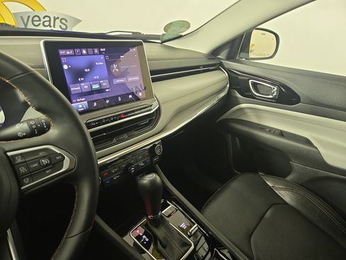 Certified 2022 Jeep Compass Limited image 24