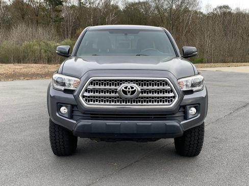 Used 2017 Toyota Tacoma 4x4 Double Cab image 2