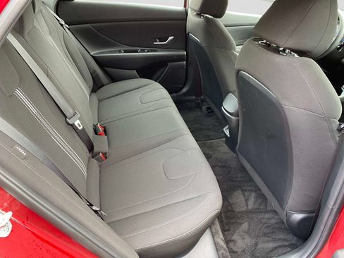 Used 2024 Hyundai Elantra SEL FWD image 19