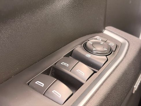 Used 2025 Chevrolet Silverado 1500 LT Trail Boss w/ Convenience Package II AWD/4WD image 17