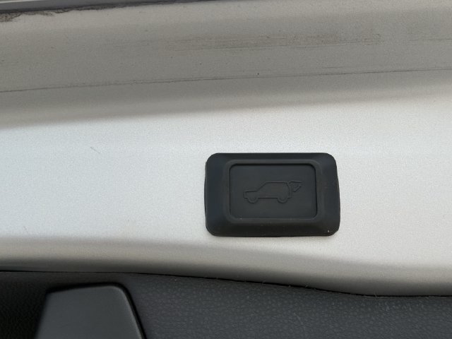 Used 2022 Toyota RAV4 XSE AWD/4WD image 35
