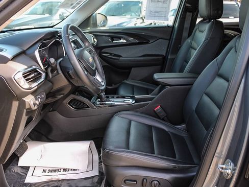 Used 2021 Chevrolet TrailBlazer LT w/ Premium Seating Package AWD/4WD image 17