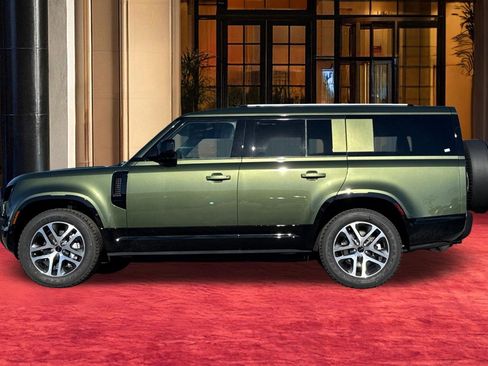 New 2026 Land Rover Defender 130 X-Dynamic SE AWD/4WD image 2