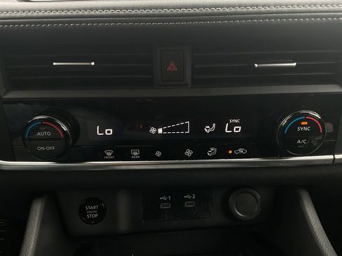Used 2025 Nissan Rogue SV FWD image 28