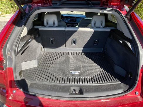 Used 2021 Cadillac XT4 Luxury w/ Cold Weather Package image 25