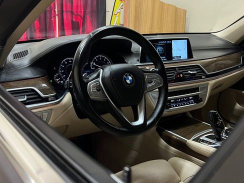 Used 2018 BMW 740i image 16