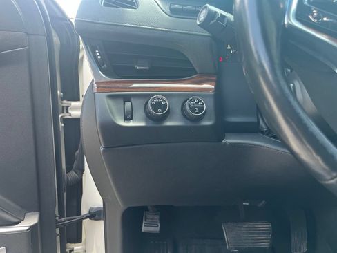 Used 2015 Cadillac Escalade Luxury AWD/4WD image 21