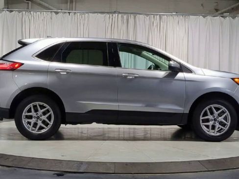 Used 2024 Ford Edge SEL w/ Convenience Package image 9
