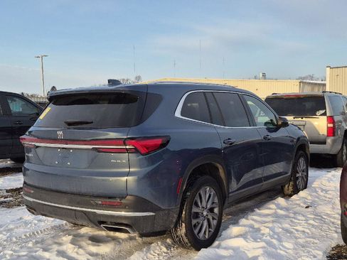 Used 2025 Buick Enclave Preferred image 3